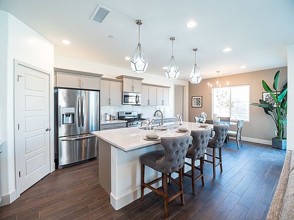 2nd image of 2558 N Zinnia Dr