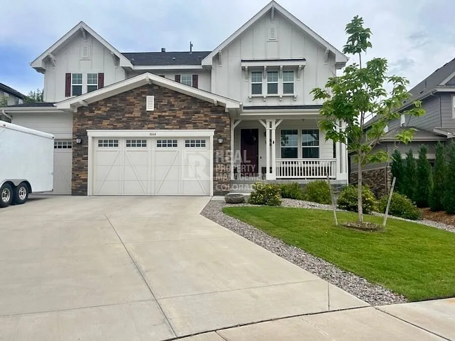 Spacious 5-Bedroom Home with Mountain Views in Tallyn's Reach — Photo 2