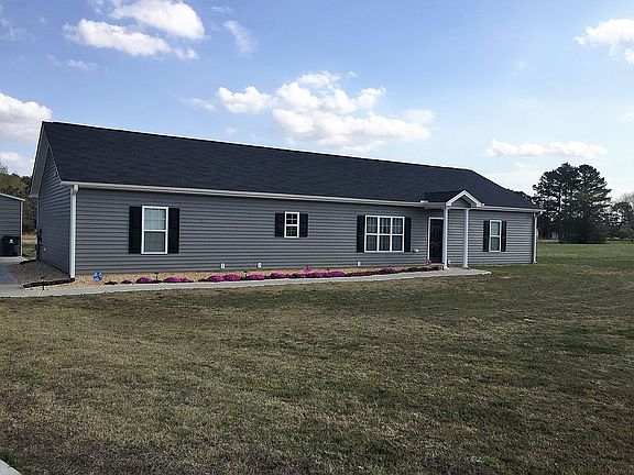 Big Yard, Country Setting