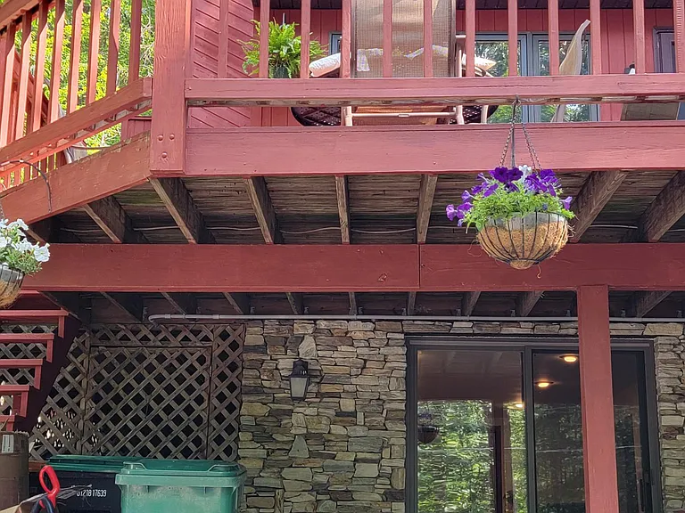 221 S Iroquois Cir — Photo 3