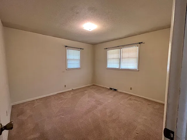 1005 Osborne St — Photo 10