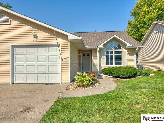 2nd image of 825 Towne Square Dr