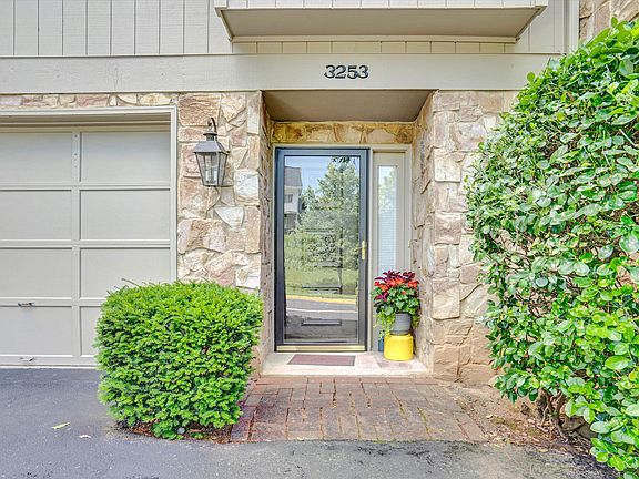 3rd image of 3253 Londonderry Ln