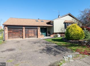 98 E Endfield Rd, Feasterville, PA 19053