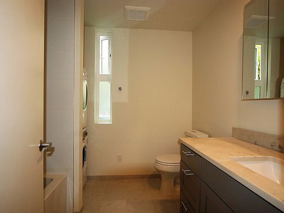 4th image of 224 23rd Ave E Unit 002