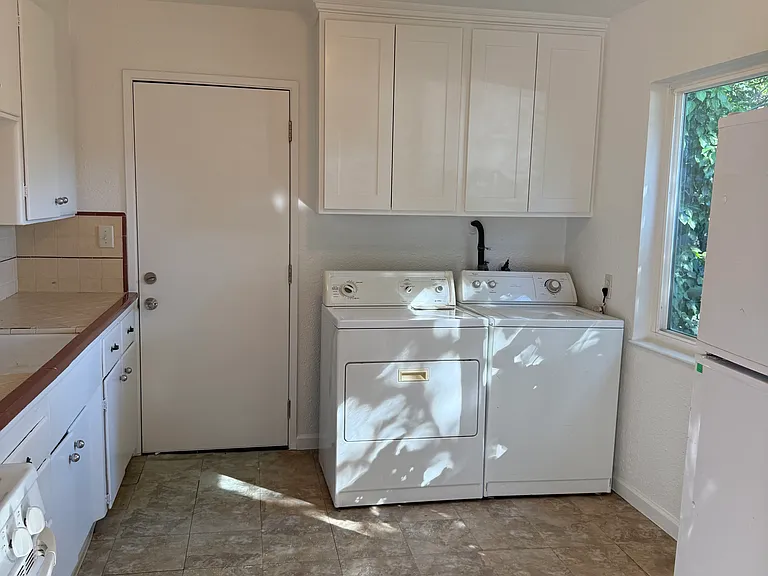 1280 Mastic St #1280 — Photo 7