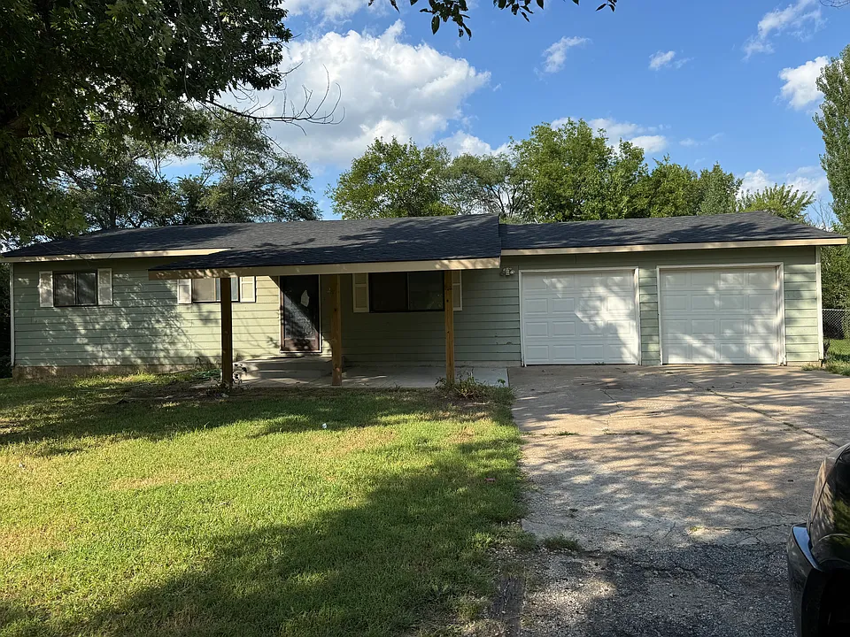 230 W Lee Ct