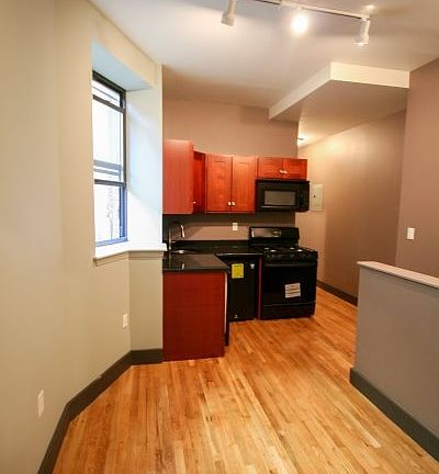 4th image of 215 E 6th St #4