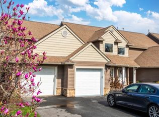 24 Clubhouse Rd, Hamburg, NJ 07419