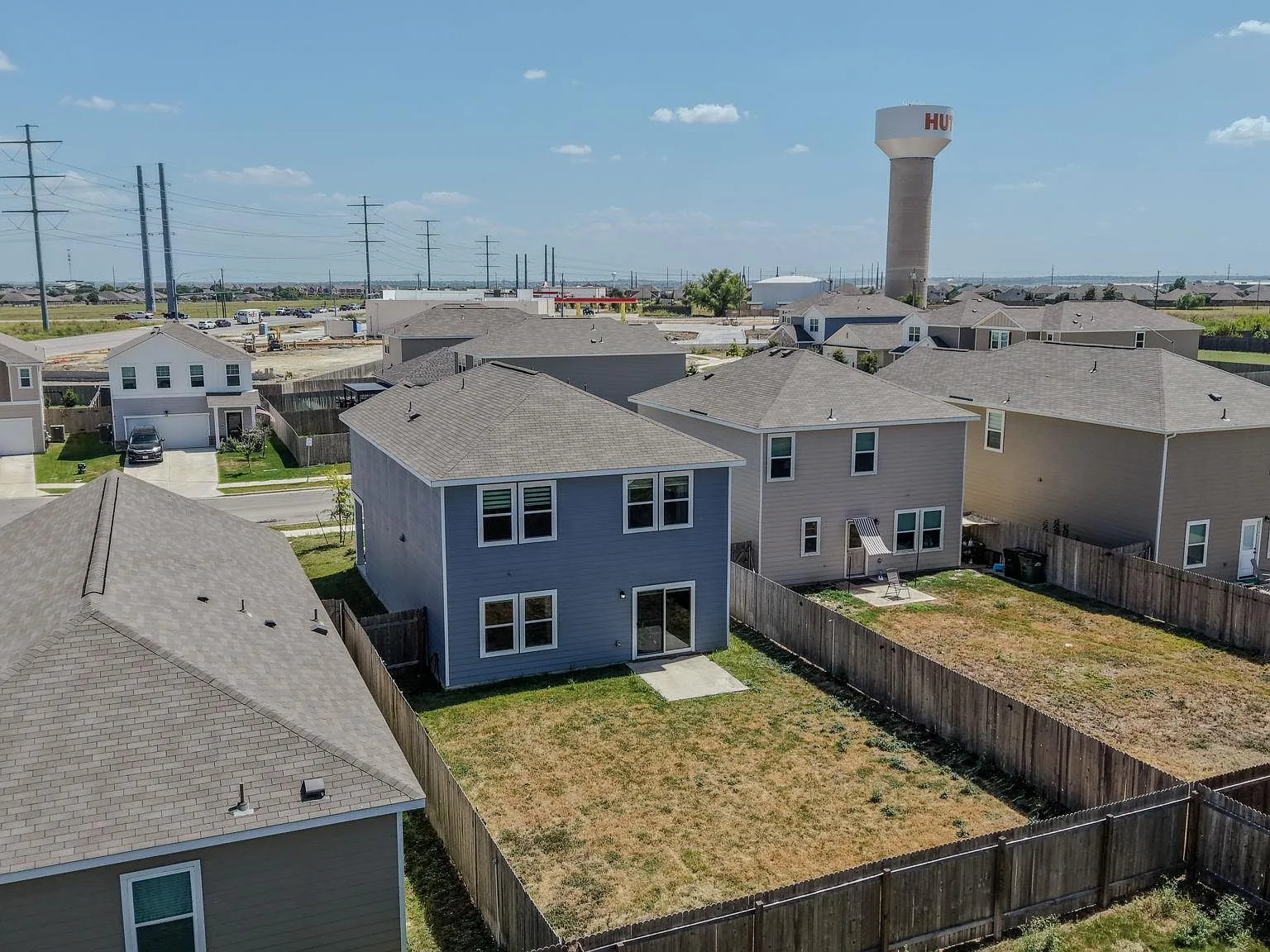 4 bed, 3.0 bath, 2324 sqft, $2,400 — Photo 3