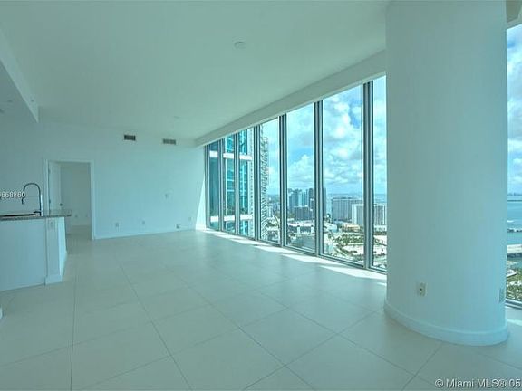 3rd image of 888 Biscayne Blvd #47O8