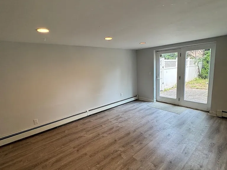 1038 Kingsland Ln — Photo 31