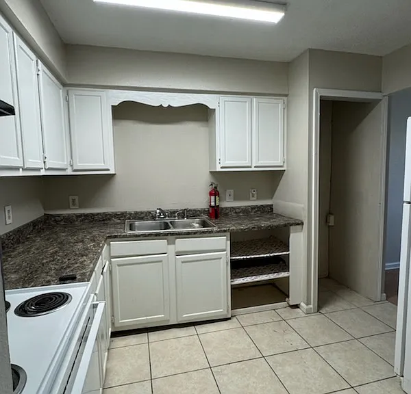 1714 Cedar Lake Dr #C — Photo 1