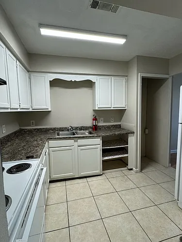 1714 Cedar Lake Dr #C Photo 1