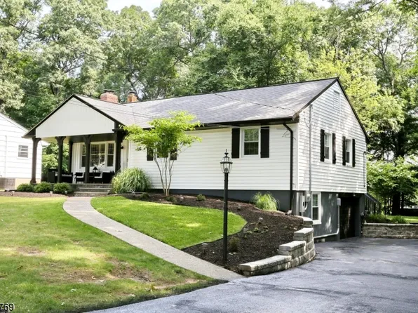 61 Oneida Ave, Oakland Boro, NJ 07436