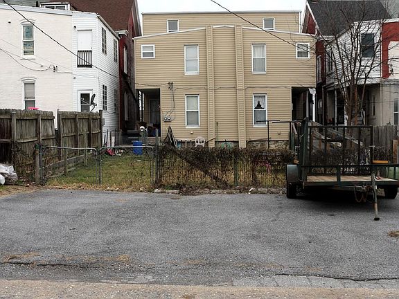 5th image of 130 S Mulberry 132 St