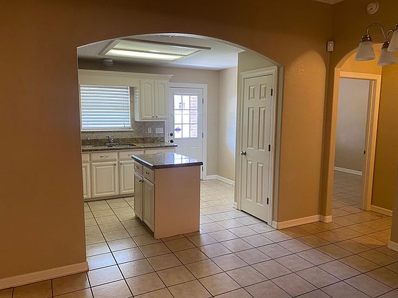 5th image of 1921 Treasure Oaks Dr