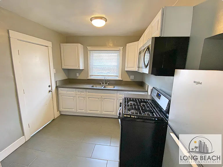 1137 Hoffman Ave #10 — Photo 2
