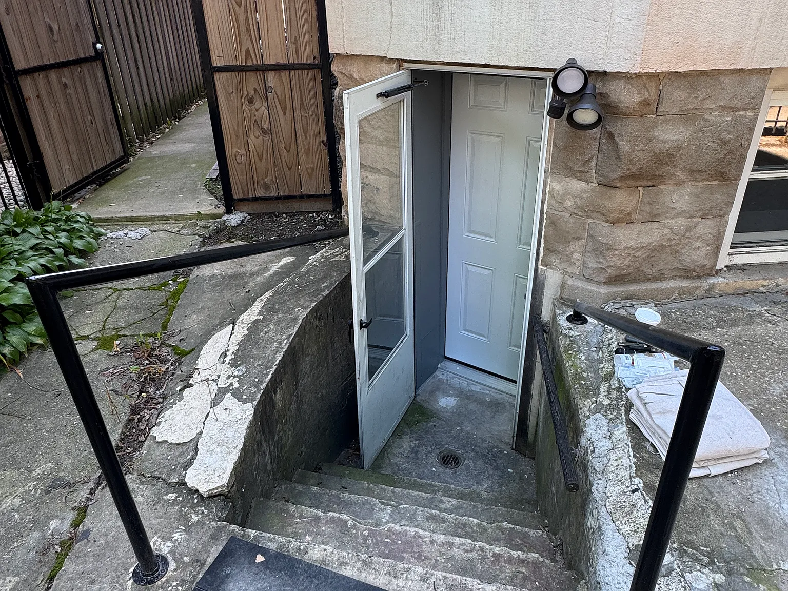 2 bed, 700 sqft, $1,995 — Photo 3
