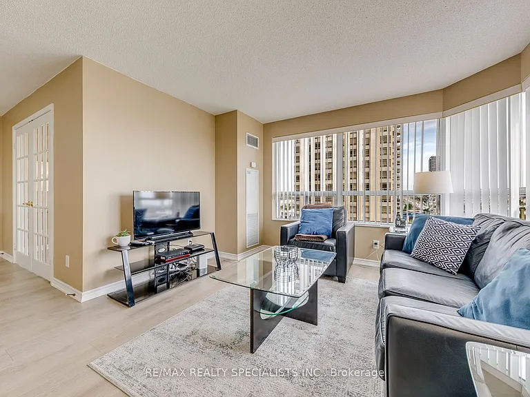 25 Kingsbridge Garden Cir W #924 — Photo 30