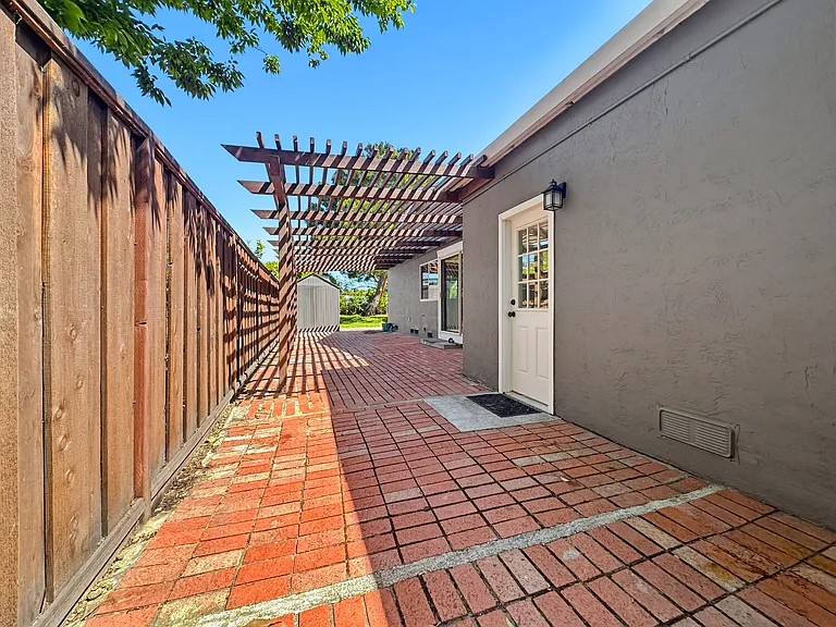 934 Kern Ct — Photo 20