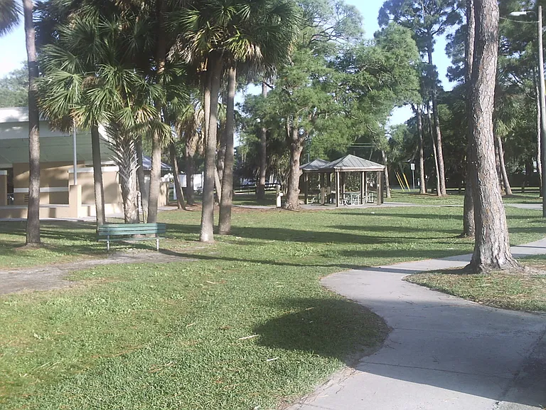 1328 Illinois Ave — Photo 14