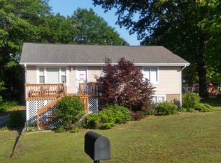 104 Laurensview Dr, Laurens, SC 29360
