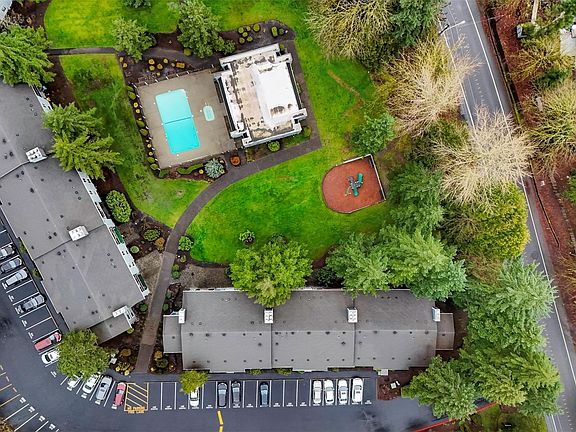 2nd image of 4647 W Lake Sammamish Parkway SE #E302