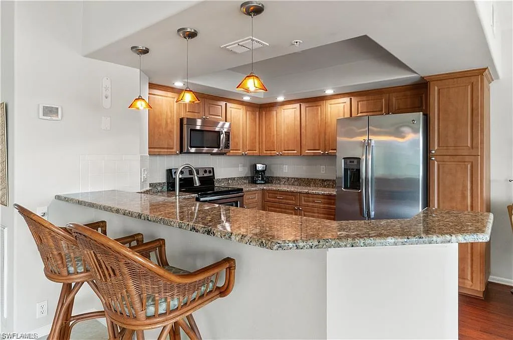 2 bed, 2.0 bath, 1446 sqft, $6,500 — Photo 4