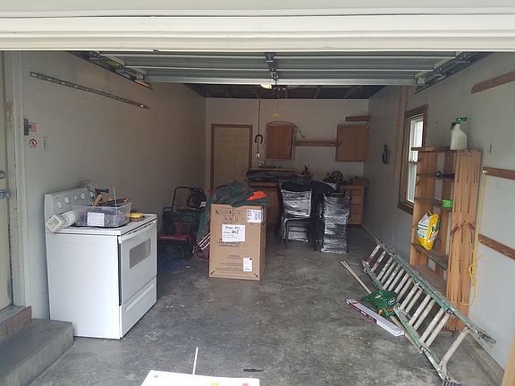 5th image of 2405 S 123rd St