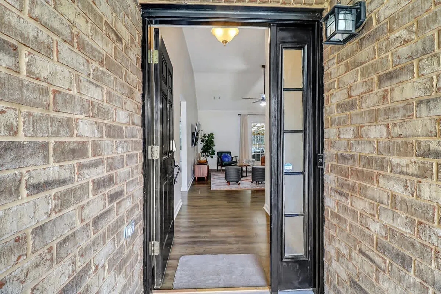 4 bed, 2.0 bath, 1646 sqft, $3,846 — Photo 1