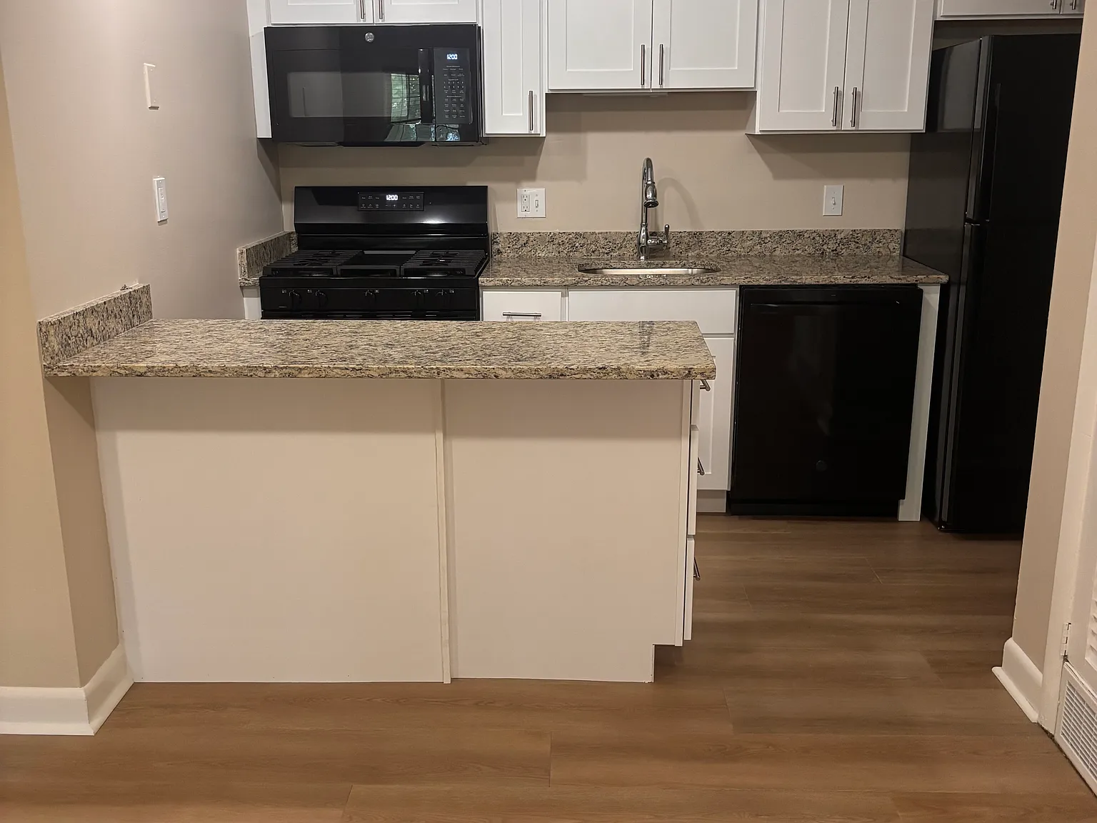 2 bed, $2,200 — Photo 4
