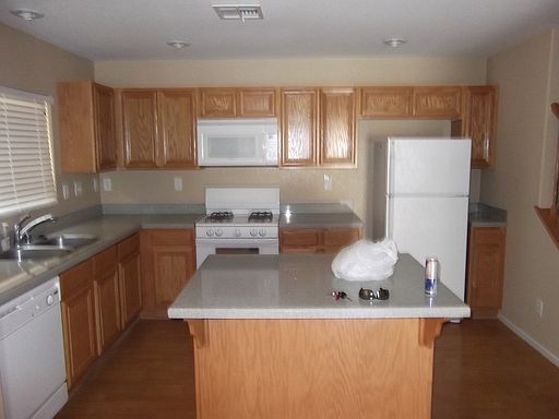 5th image of 557 Mayfair Walk Ave