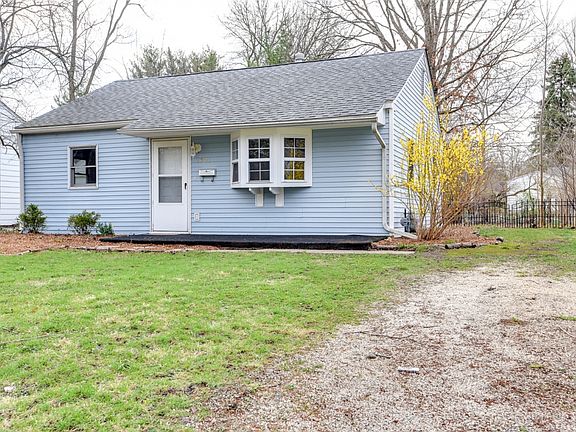 3rd image of 1001 E Fairlawn Dr