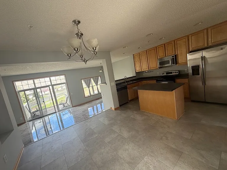 5070 Fountain Ln N — Photo 2