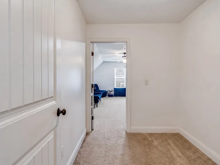 73 Falconridge Dr — Photo 35