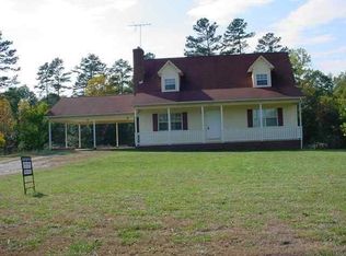 2436 W View Acres Ave, Hickory, NC 28601