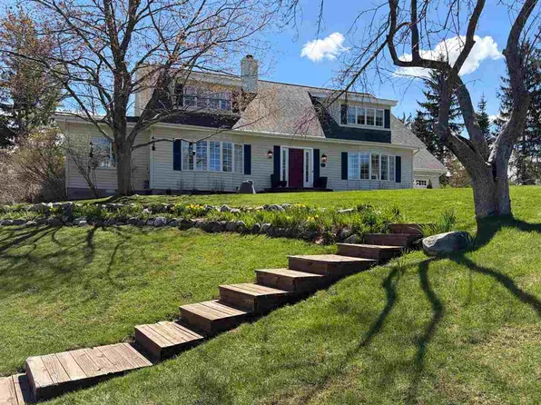 345 Foxwood Ln, Petoskey, MI 49770