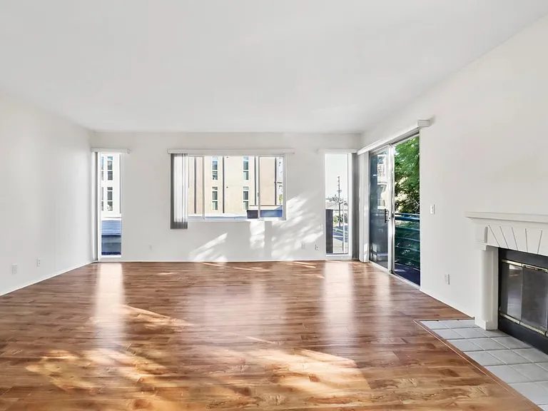 1828 Purdue Ave #201 — Photo 17