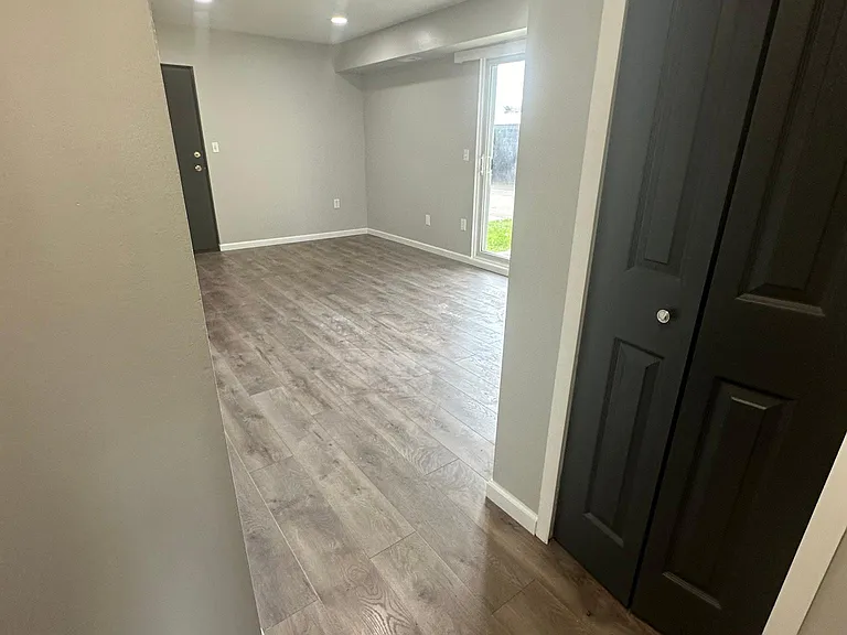 1300 Dewey St #12 — Photo 5