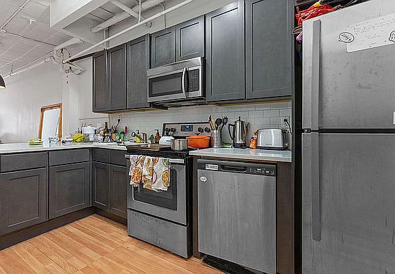 4th image of 49 W 19th St #4