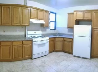 3137 35th St APT 2, Astoria, NY 11106