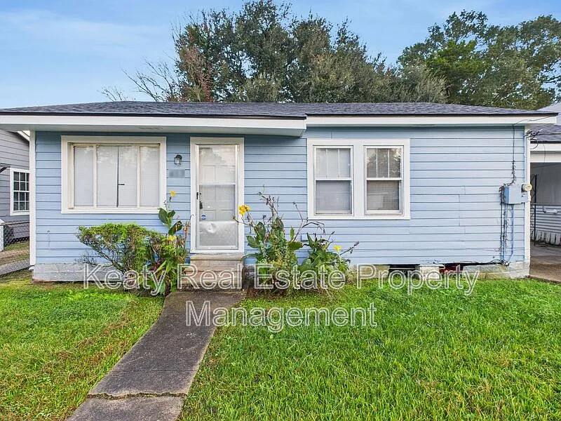 2 bed, 1.0 bath, 1100 sqft, $900 — Photo 2