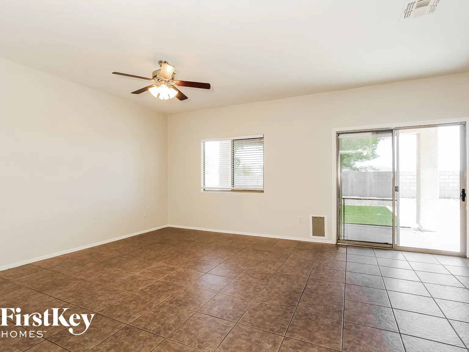 4 bed, 2.5 bath, 2199 sqft, $2,005 — Photo 2