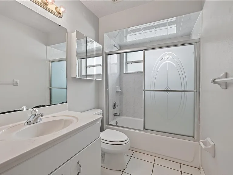 28 Princeton Ln — Photo 25