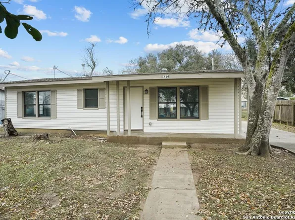 1414 E Rosewood St, Beeville 78102