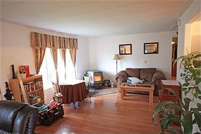 4th image of 233 Oak Meadows Ln