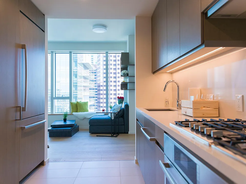 889 Francisco St #807