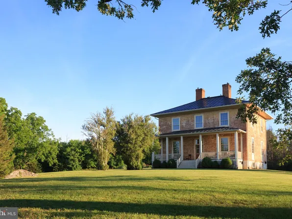 231 Vaucluse Spring Ln, Stephens City, VA 22655