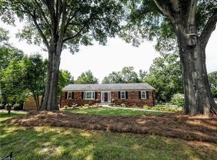 156 Queens Ct, Clemmons, NC 27012